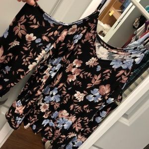 American Eagle cold shoulder top